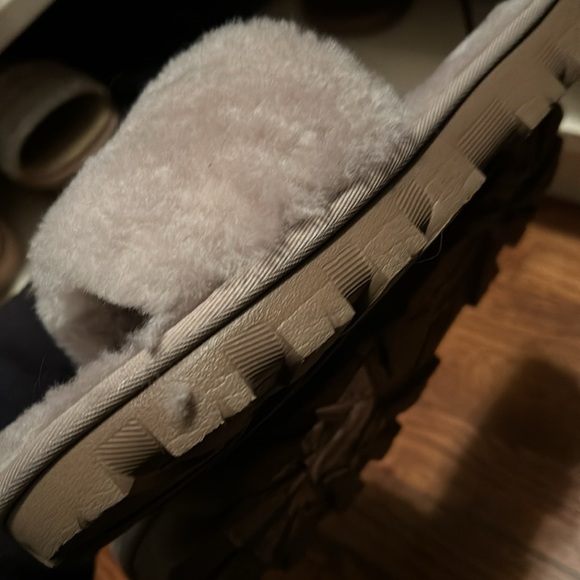 Ugg slippers - Picture 3 of 5